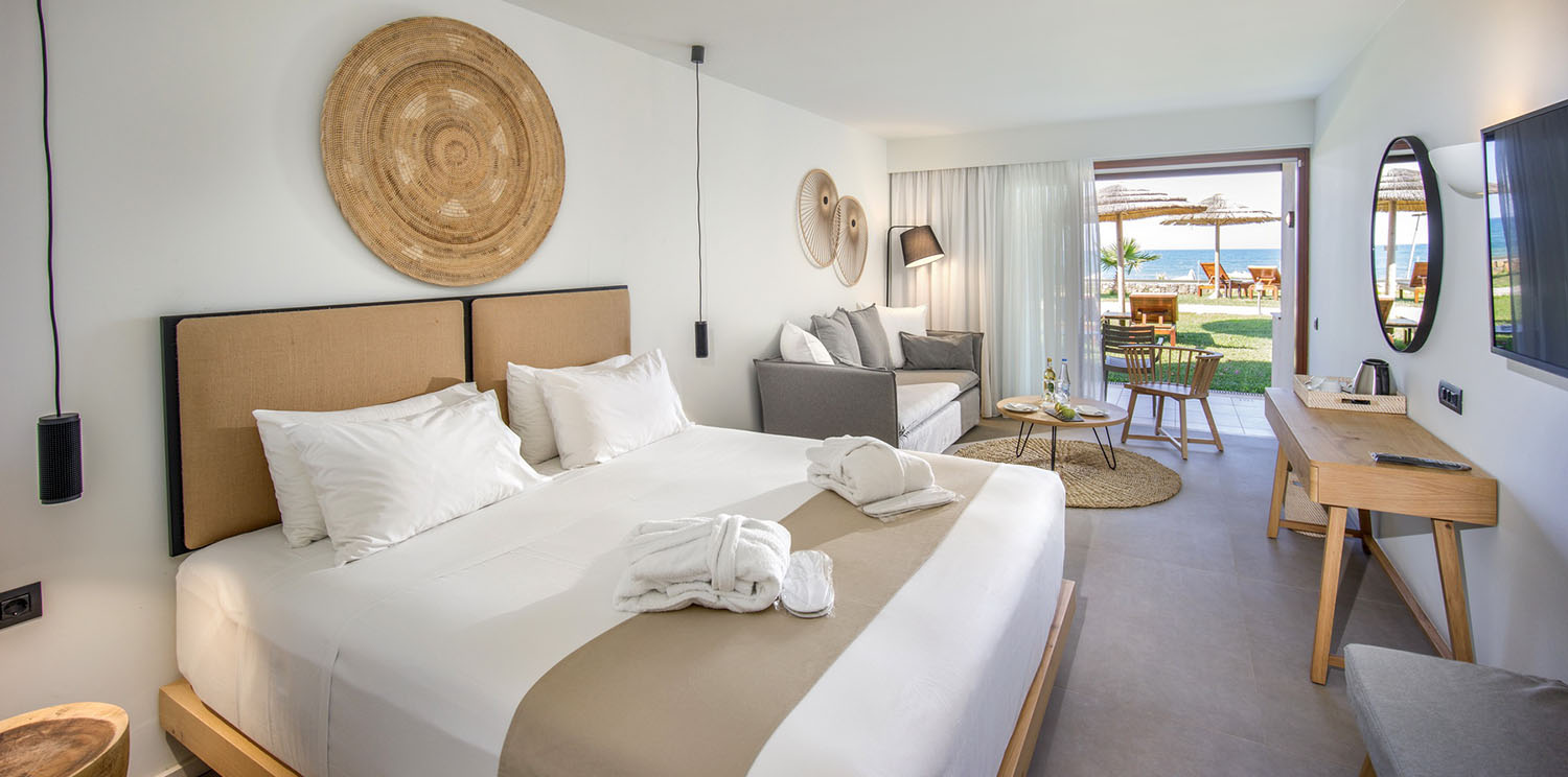 JUNIOR SUITE POOL FRONT OR SEA VIEW