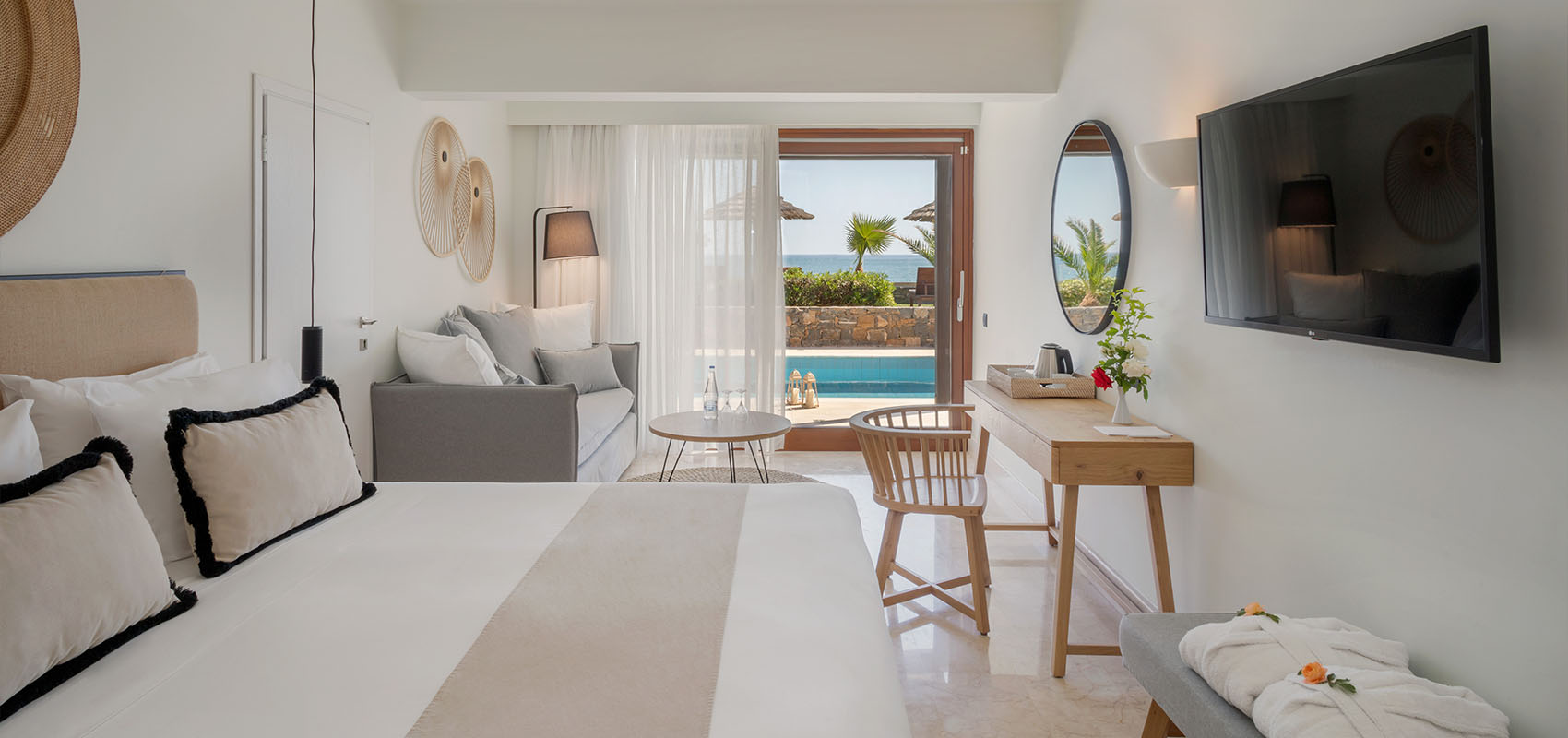 SUITE WITH PRIVATE POOL SEA VIEW