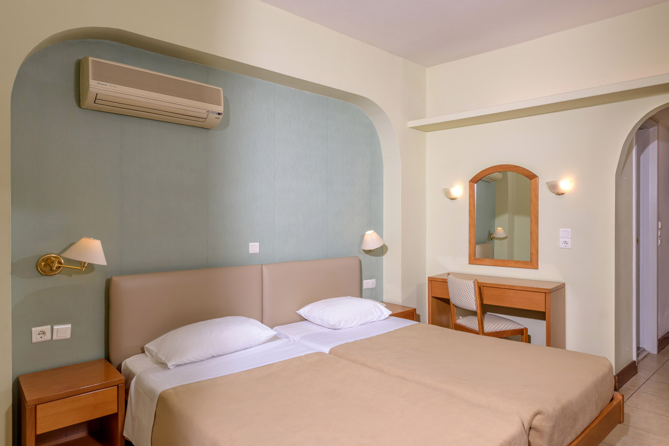 SINGLE ROOM