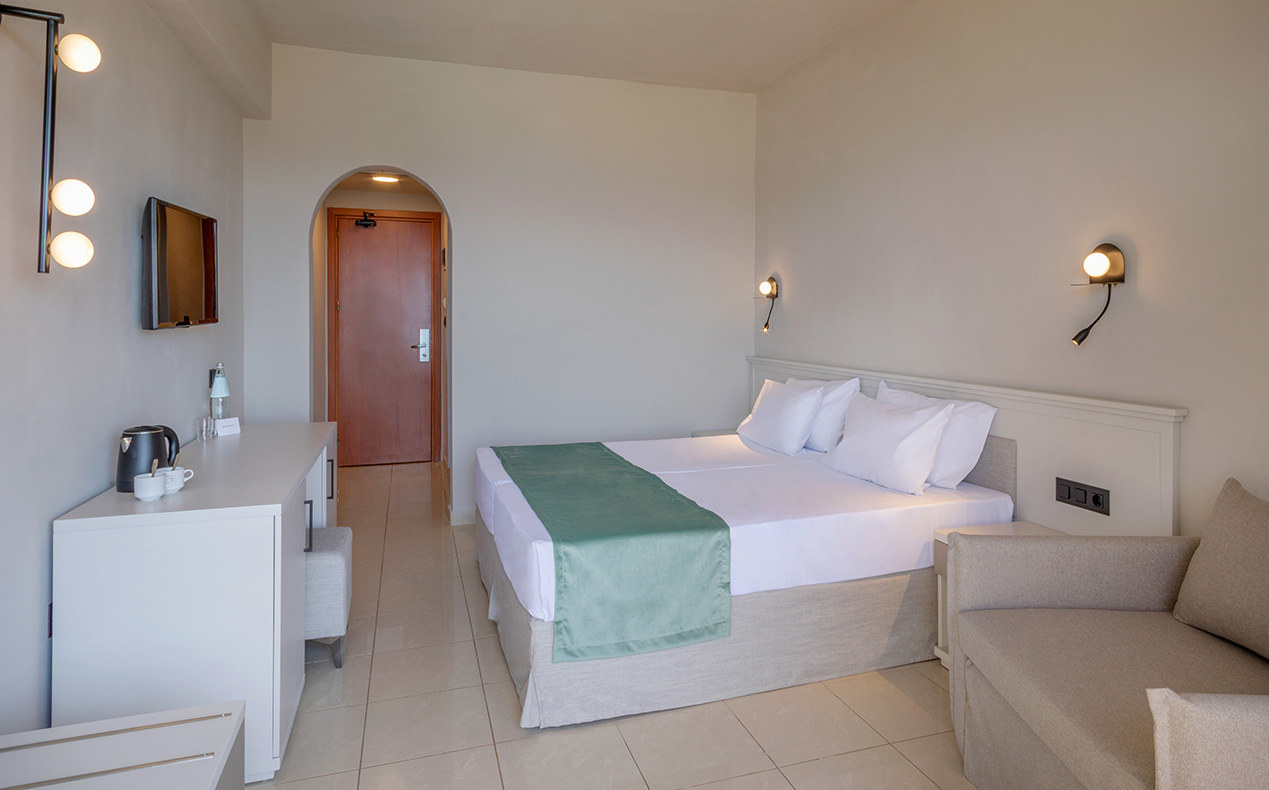 SUPERIOR ROOM