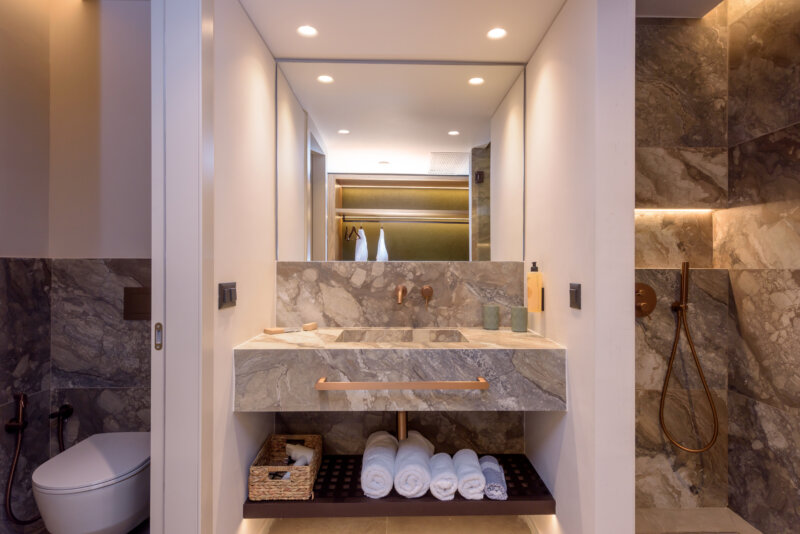 FAMILY ROOM WITH SLIDING DOOR