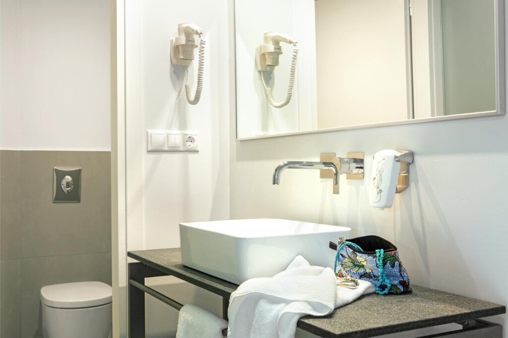 SUPERIOR SIDE SEA VIEW BATHROOM