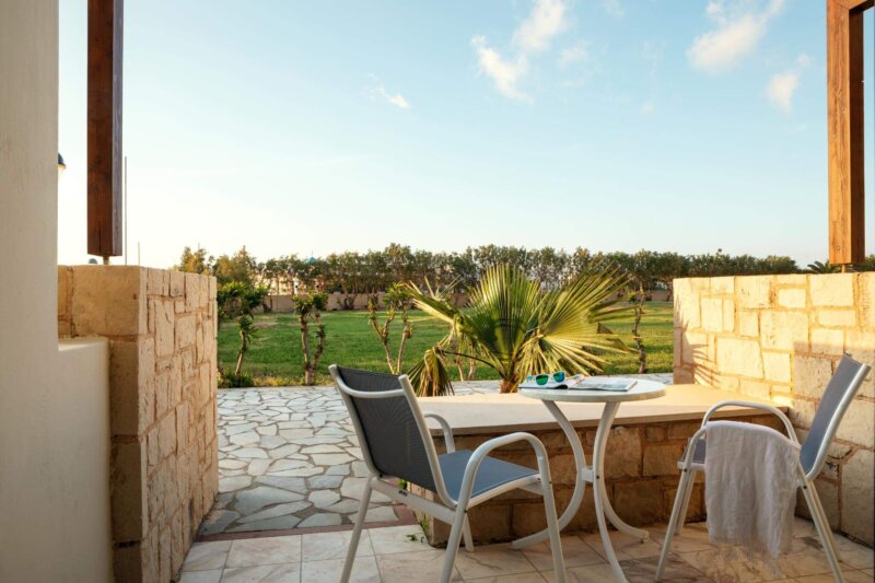 OPEN PLAN FAMILY ROOM TERRACE