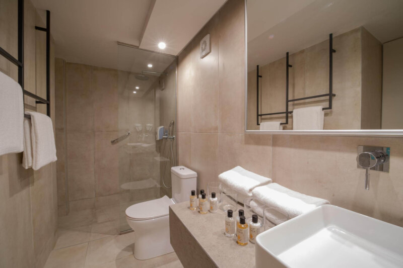 OPEN PLAN FAMILY ROOM