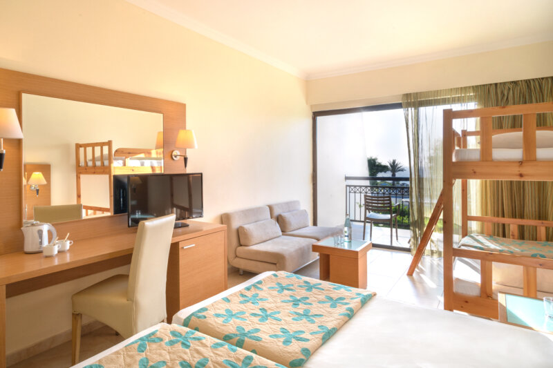 FAMILY ROOM OPEN PLAN