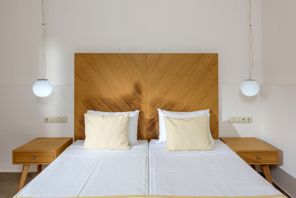 DOUBLE ROOM POOL VIEW