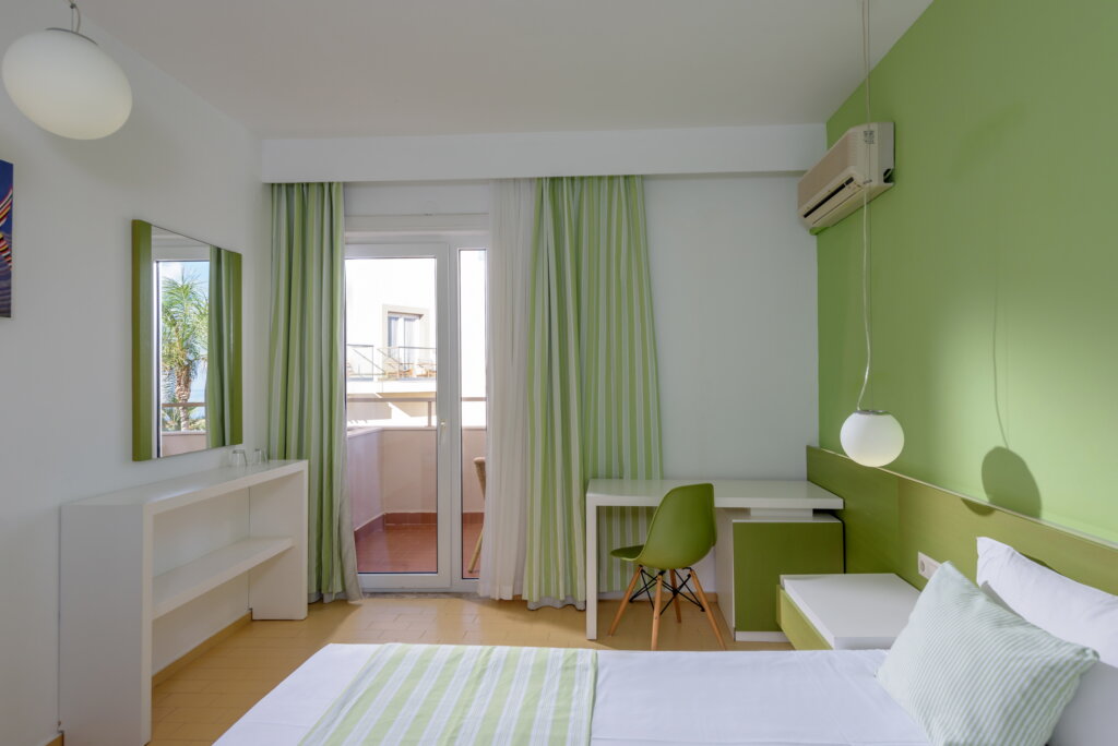 DOUBLE ROOM LAND VIEW