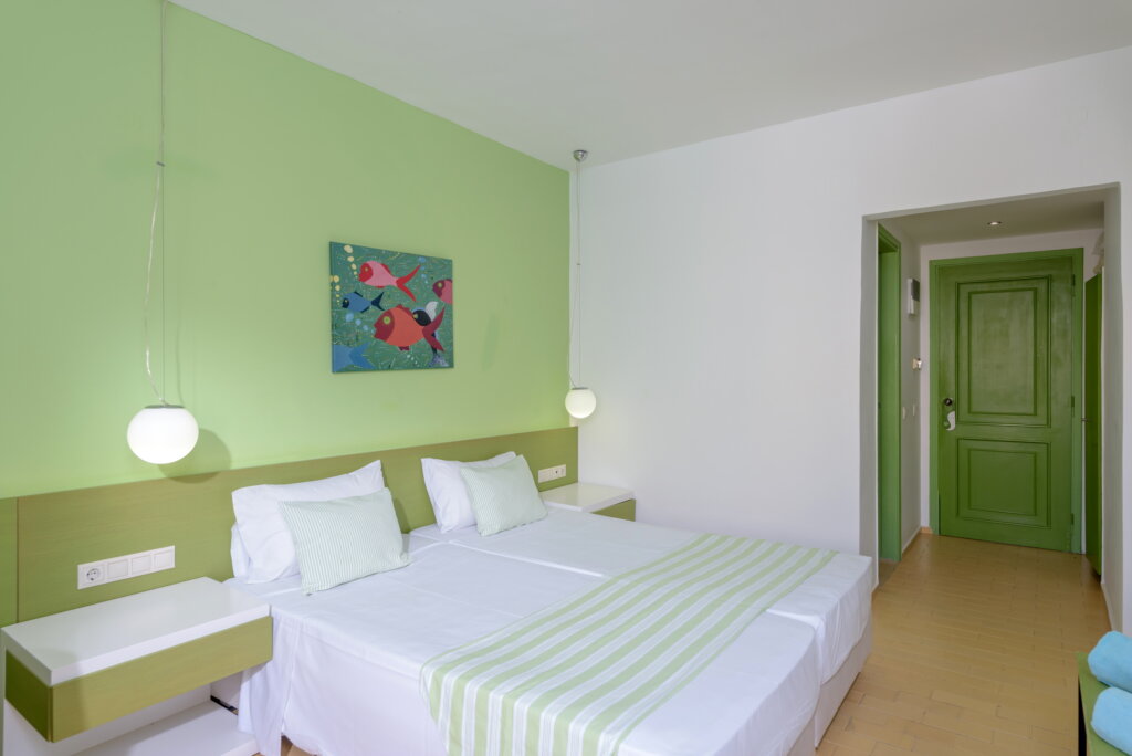 DOUBLE ROOM LAND VIEW