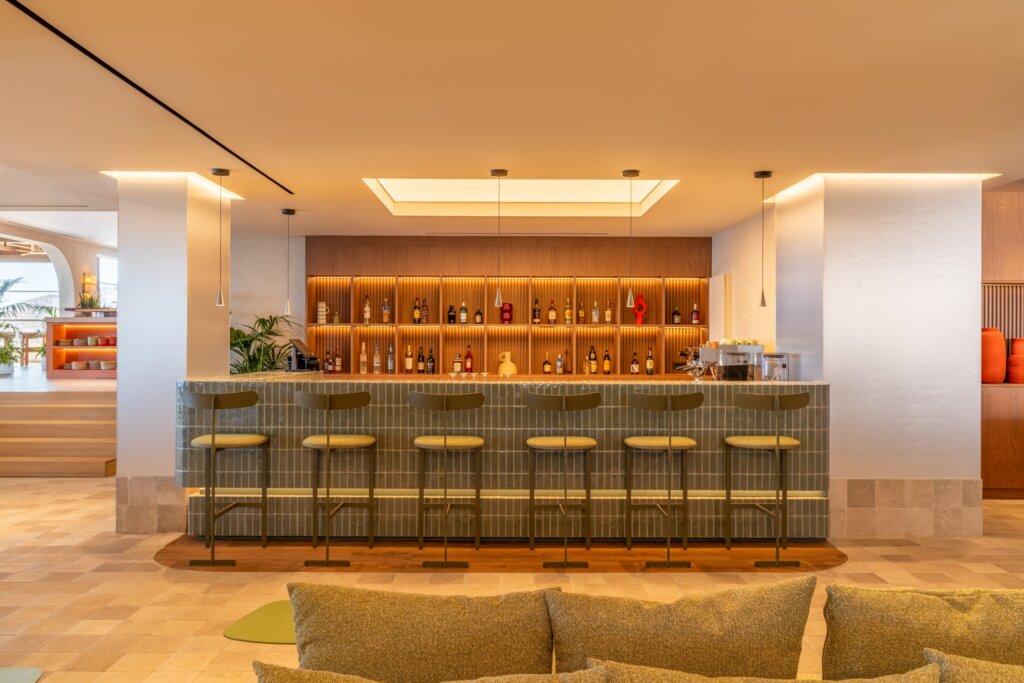 LOBBY BAR