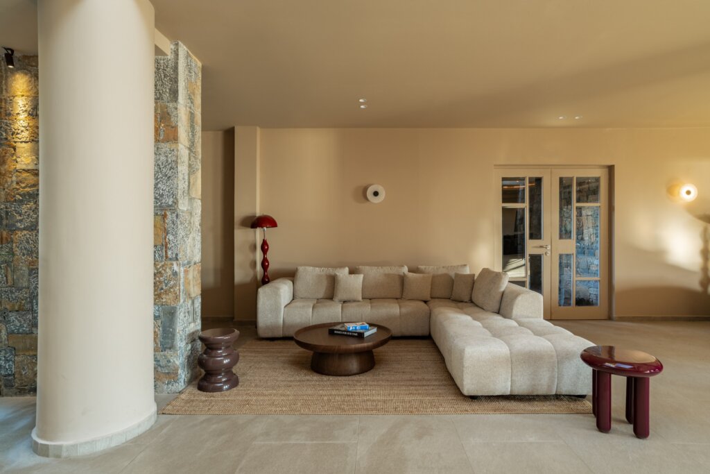 RECEPTION & LOBBY
