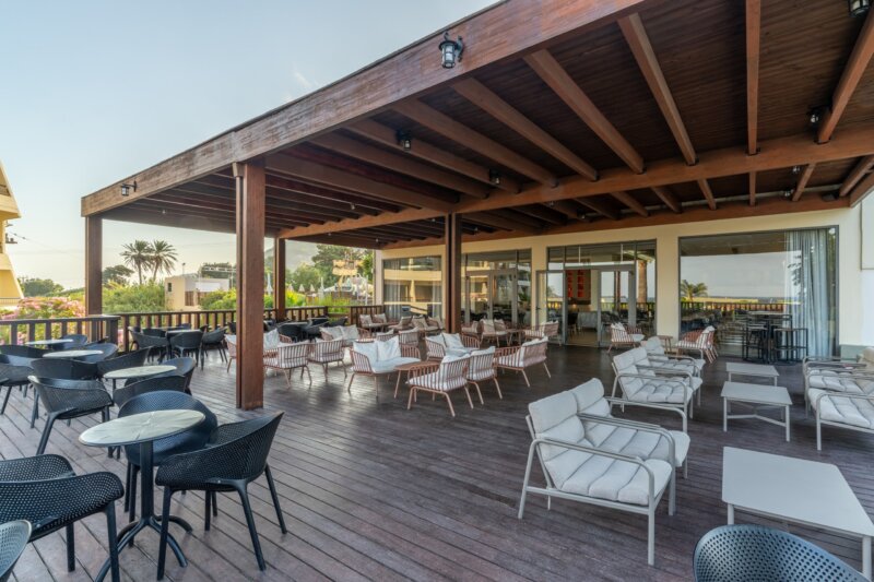 Dining & Bars