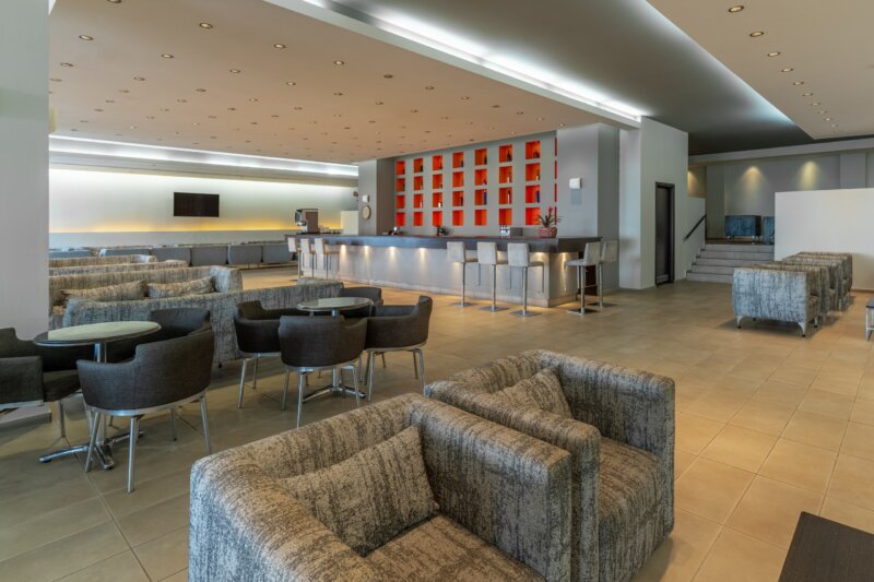 Dining & Bars