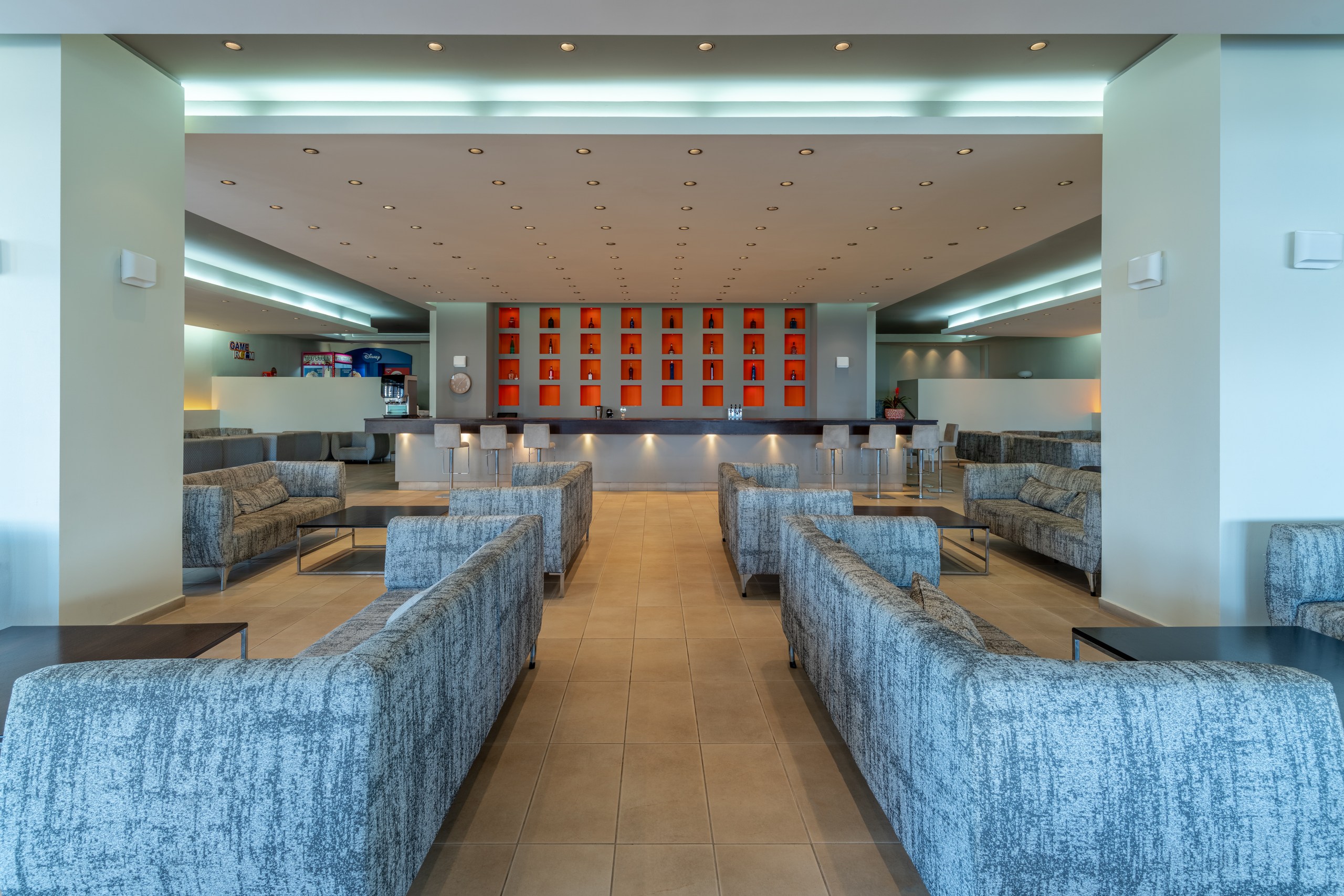 MAIN BAR