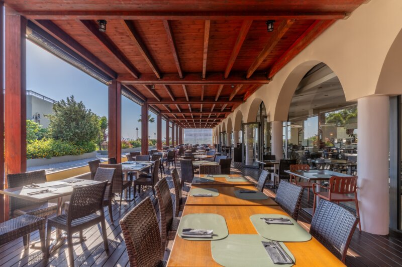 Dining & Bars