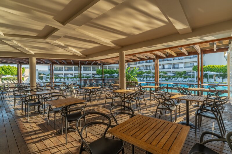 Dining & Bars